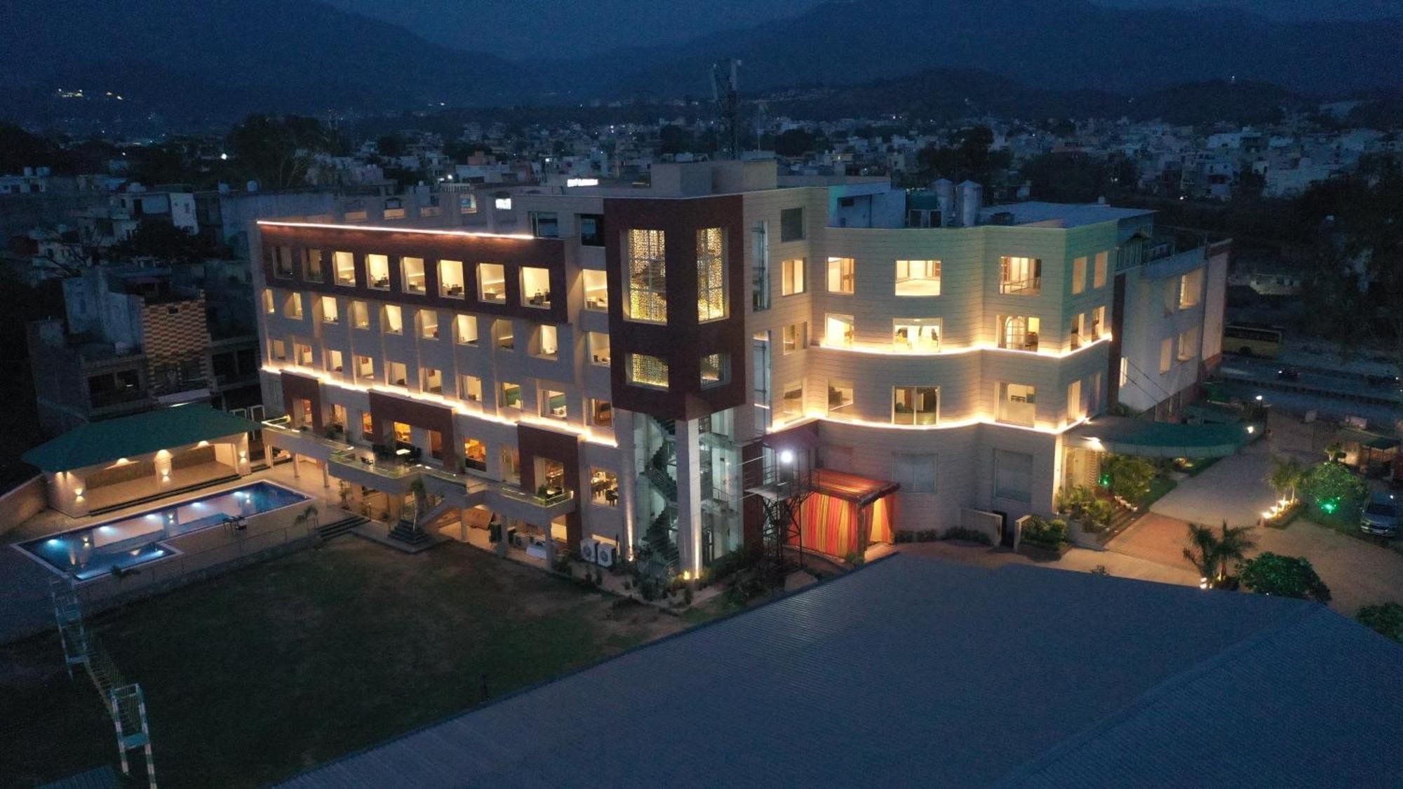 Hotel Classic Residency Kālka 外观 照片