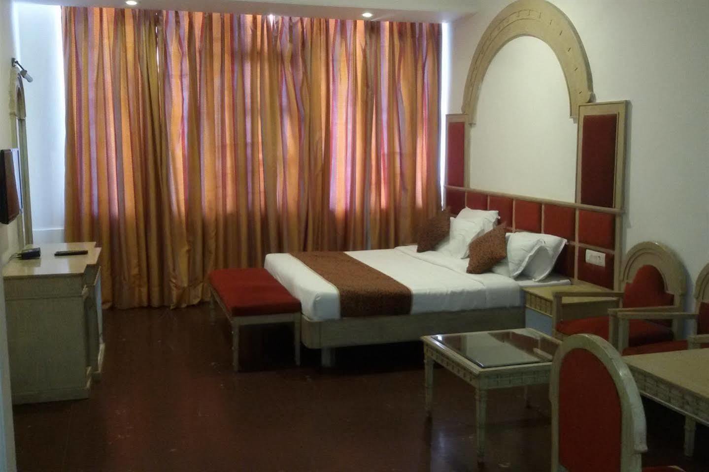 Hotel Classic Residency Kālka 外观 照片