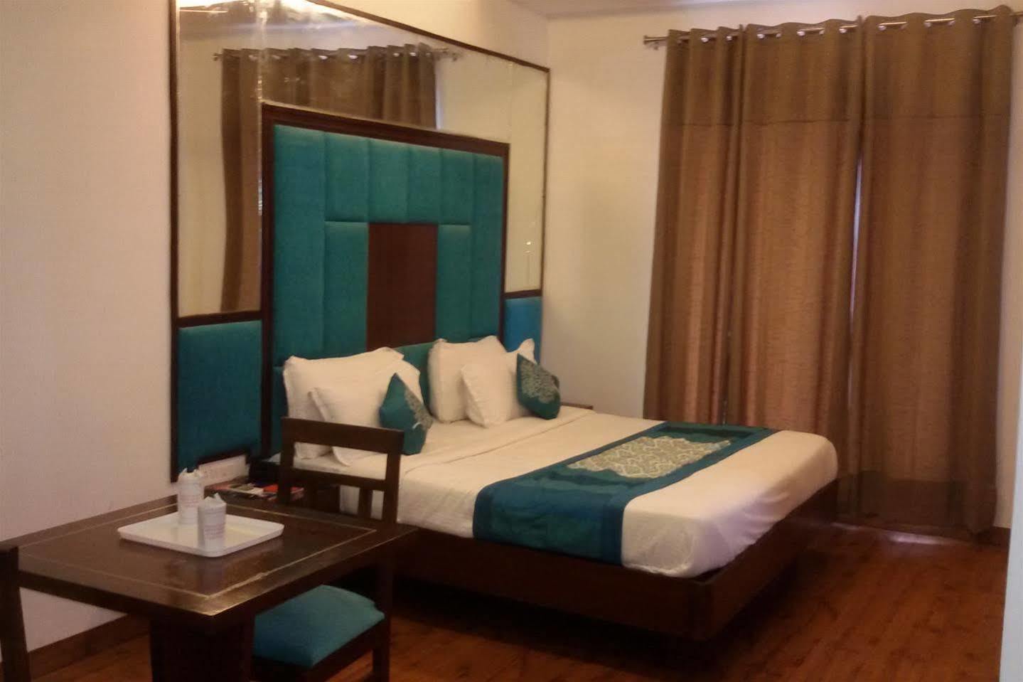 Hotel Classic Residency Kālka 外观 照片